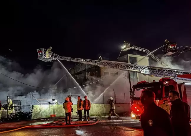 Pendik'teki Palet Fabrikasında Yangın: Etrafta Büyük Hasar