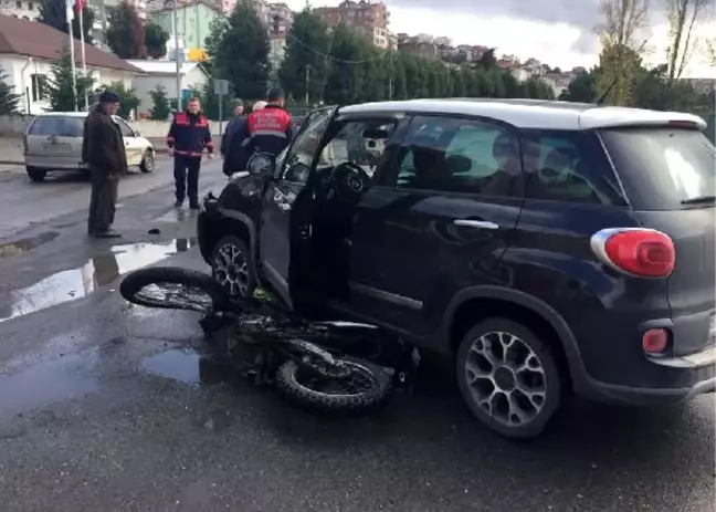 Otomobil ile Çarpışan Motosikletin Sürücüsü Yaralandı