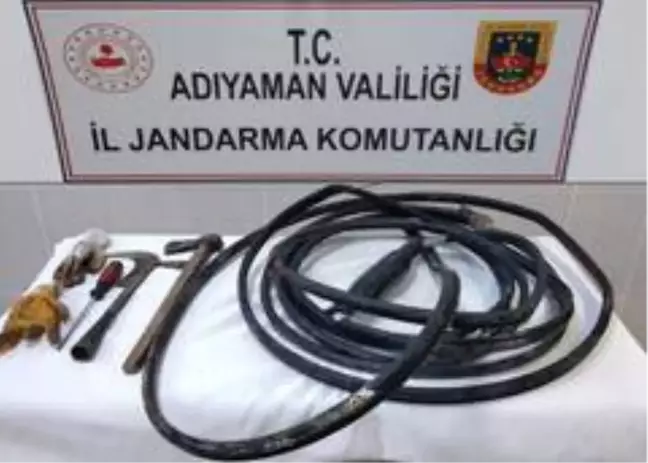 Besni'de suçüstü yakalanan kablo hırsızları tutuklandı