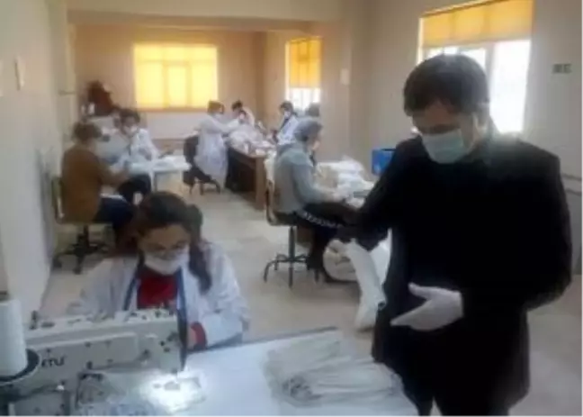 Uzunköprü'de gönüllü vatandaşlar maske üretimine başladı