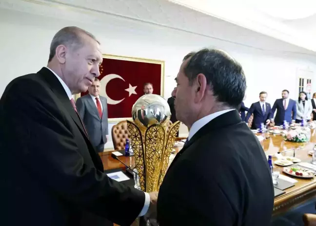 Cumhurbaşkanı Erdoğan, Galatasaray Futbol Takımını Kabul Etti