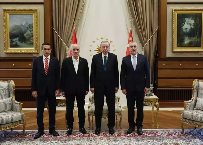 Cumhurbaşkanı Erdoğan, TÜRK-İŞ ve TİSK Yöneticilerini Kabul Etti