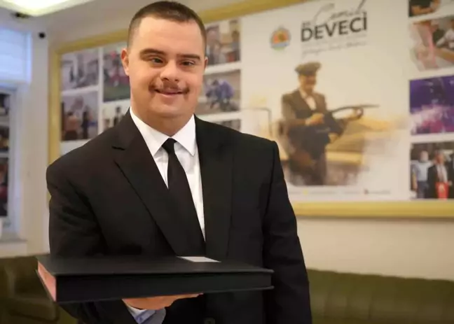 Down sendromlu Baran Usluer, Atakum Belediyesi'nde özel kalemde çalışıyor