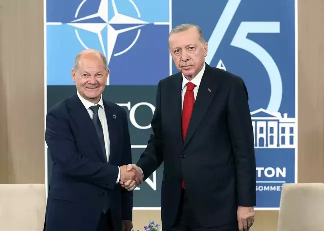 Cumhurbaşkanı Erdoğan, Almanya Başbakanı Scholz ile NATO Zirvesi'nde görüştü