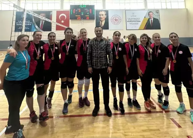 Kayseri, Kamu Sporları Voleybol Finalleri'nde Şampiyon Oldu