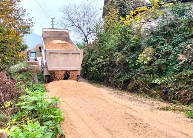 Düzce'de Köy Yollarında Bakım ve Onarım Çalışmaları Devam Ediyor