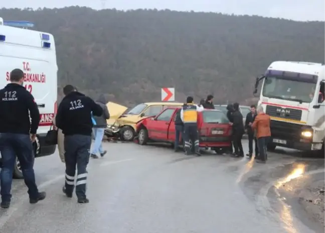 Tavşanlı'da Kaza: 6 Yaralı