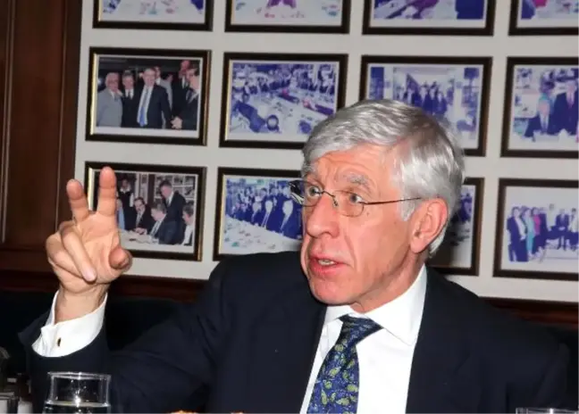 Eski İngiliz Bakan Straw: İç Savaşın Eşiğinden Dönüldü
