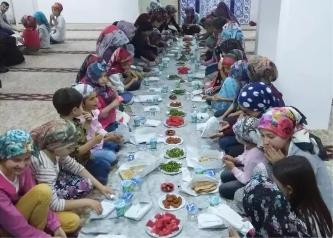 Hisarcık'ta Yaz Kur'an Kursu Öğrencilerine İftar Yemeği