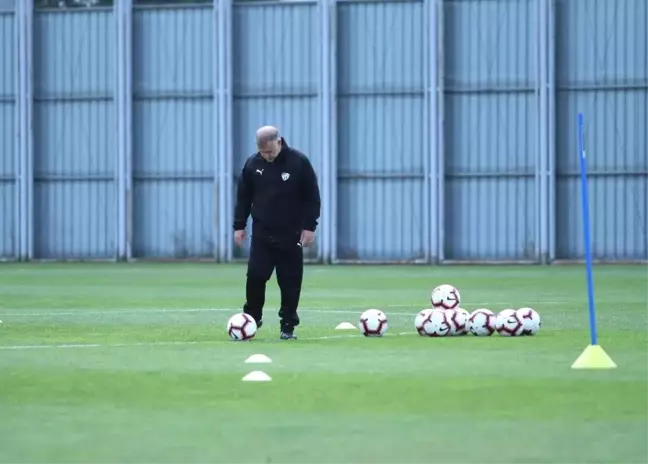 Mesut Bakkal, Bursaspor'da İlk Antrenmanına Çıktı