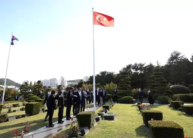 Son dakika haberi | Bakan Çavuşoğlu'ndan Kore şehitlerinin yattığı BM Anıt Mezarlığı'na ziyaret