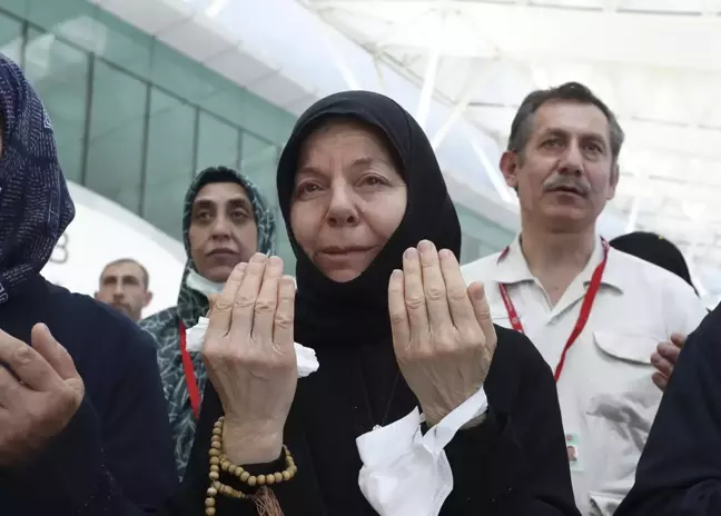 Diyanet'in ilk umre kafilesi Esenboğa'dan yola çıktı