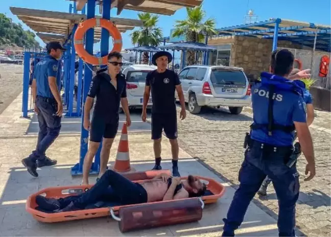 Antalya'da Falezlerden Düşen Kişi Deniz Polisi Tarafından Kurtarıldı