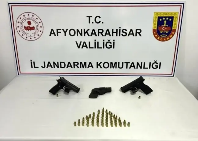 Afyonkarahisar'da Ruhsatsız Silah Ticareti Yapan Şahıslar Yakalandı