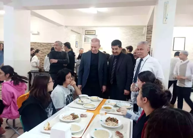 Muğla'da Kaymakam, Fen Lisesi Öğrencileriyle İftar Yemeğinde Buluştu