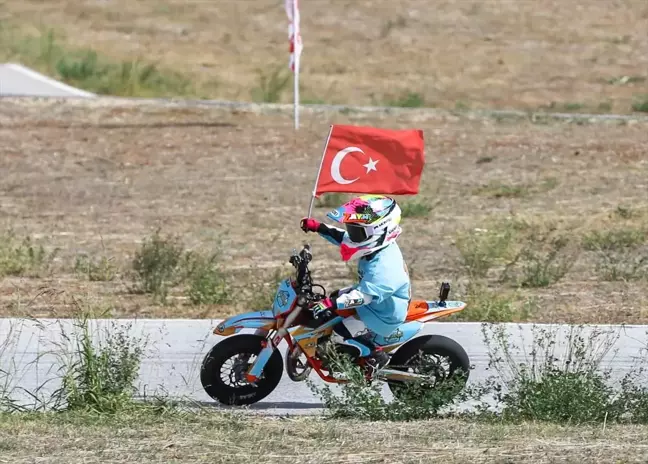 Türkiye Süpermoto Şampiyonası Uşak'ta Heyecanlı Anlarla Tamamlandı