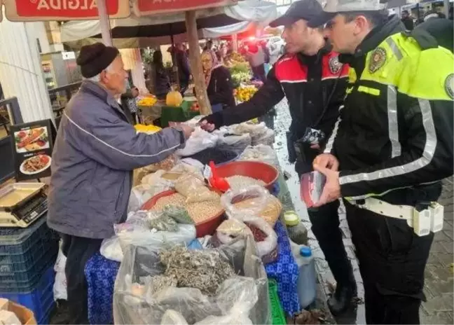 Selçuk Emniyeti'nden Halk Pazarında Bilgilendirme: Kadınların Korunması için KADES