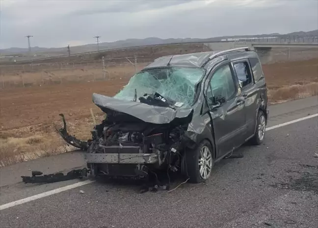 Yerköy'de Hafif Ticari Araç Devrildi: 1 Ölü, 1 Yaralı