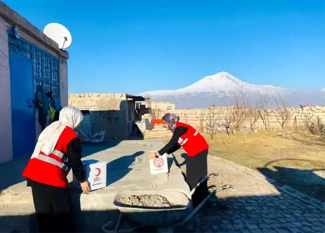 Kızılay'ın Kadın Gönüllüleri Ağrı'da İhtiyaç Sahiplerine Destek Oluyor