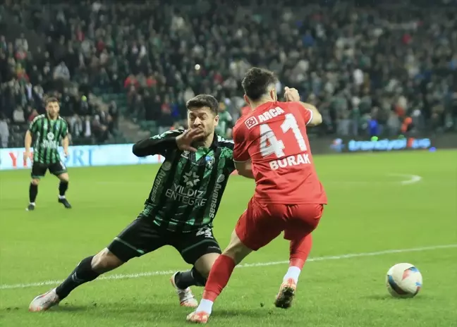 Kocaelispor, Ahlatcı Çorum FK'yi 2-0 Mağlup Etti