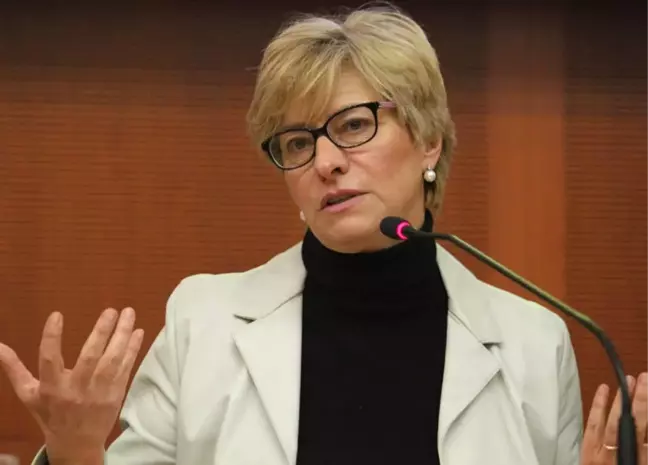 İtalya Savunma Bakanı Pinotti, Lübnan'da