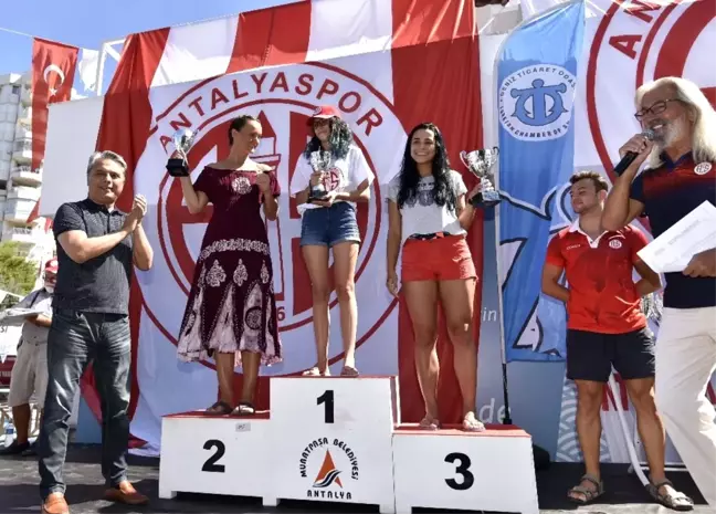 Yüzücülere Ödüller Başkan Uysal'dan