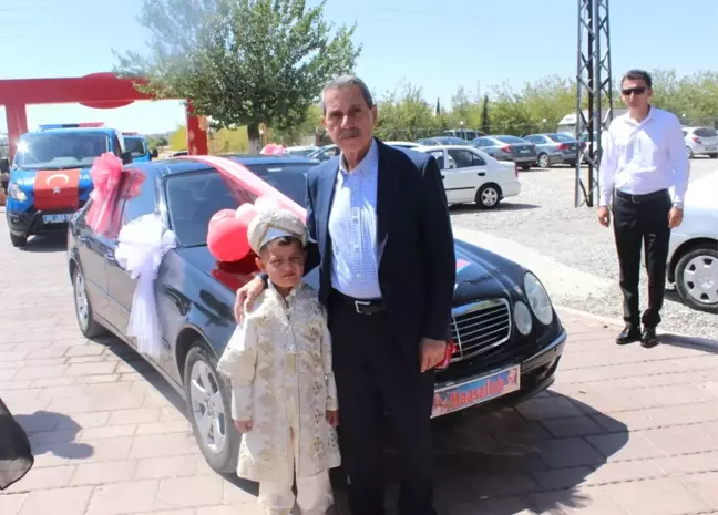 Valinin Makam Aracı Sünnet Arabası Oldu
