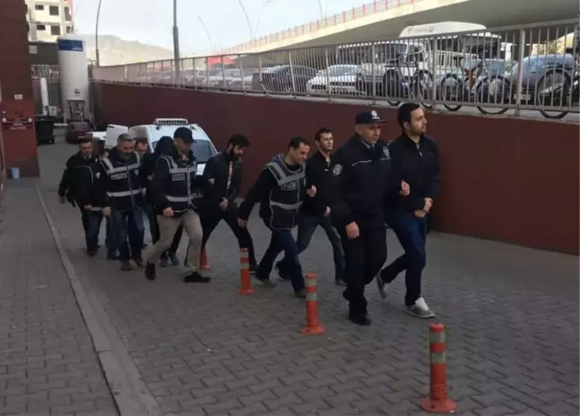 Fetö'den Gözaltına Alınan 7 Kişi Adliyeye Sevk Edildi