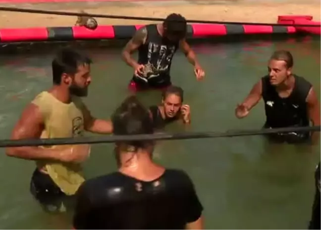 Bir Tarafta Sevinç, Diğer Tarafta Hüzün! Hilmi Cem Arkadaşlarını Uyardı...
