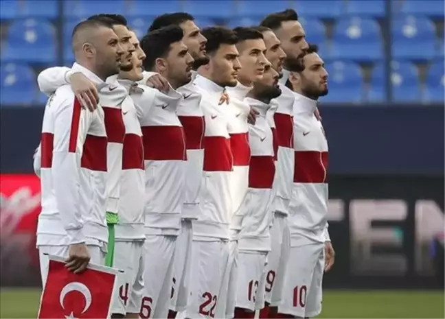 Tarkan Bir Oluruz Yolunda şarkı sözleri! Tarkan milli takım şarkısı!