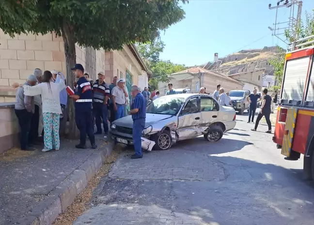 Ürgüp'te Minibüs Kazası: 1 Yaya Hayatını Kaybetti, 6 Araç Hasar Gördü