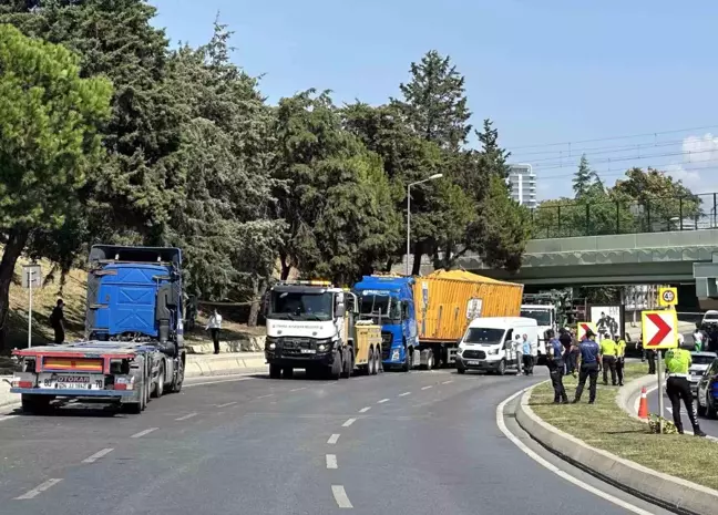 İstanbul'da tırın otobüse çarpması sonucu 8 kişi yaralandı