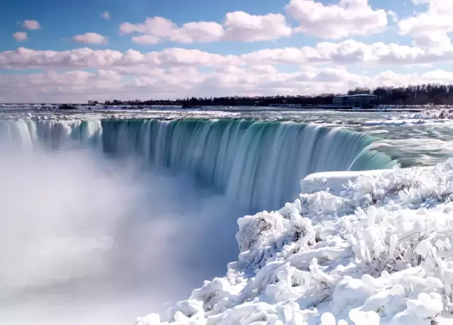 Niagara Şelalesi Buzla Kaplandı