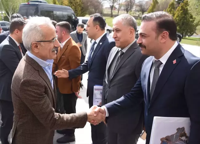 Ulaştırma ve Altyapı Bakanı Uraloğlu, Karaman'da ziyaretlerde bulundu