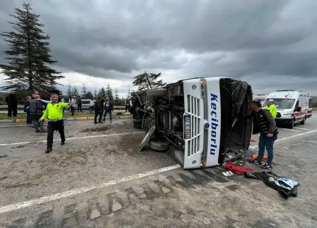 Isparta'da Yolcu Midibüsü Kaza Yaptı: 16 Yaralı