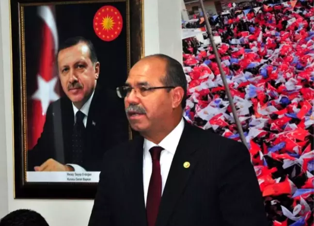 Durmuşoğlu'ndan Sumbas'a Futbol Sahası Müjdesi