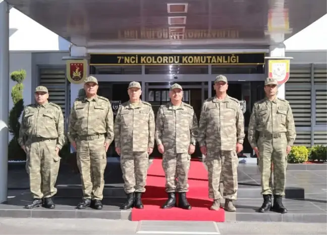 Genelkurmay Başkanı Orgeneral Yaşar Güler, Beraberinde Kara Kuvvetleri Komutanı Orgeneral Ümit...