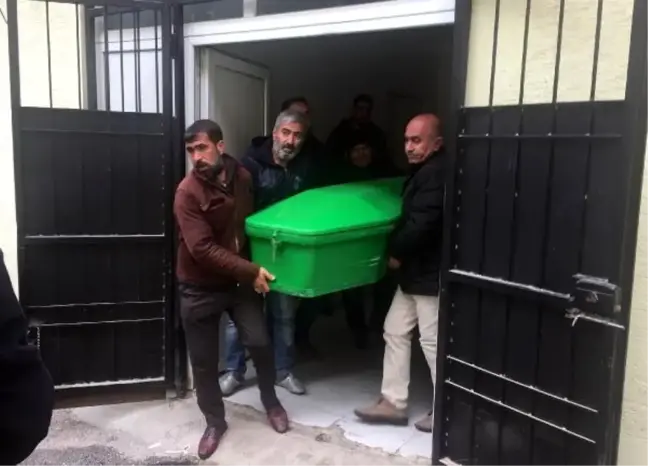 Kamyonetin Altında Kalan Motosikletli Öldü