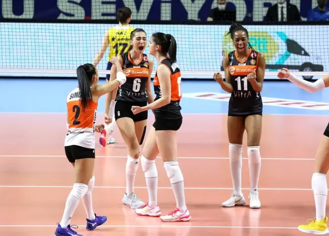 Sultanlar Ligi: Fenerbahçe Opet: 3 - Eczacıbaşı VitrA: 2