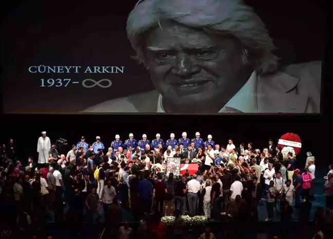 Cüneyt Arkın için AKM'de cenaze töreni