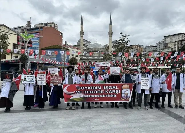 Rize'de Doktorlar ve Öğrenciler İsrail'in Saldırılarını Protesto Etti