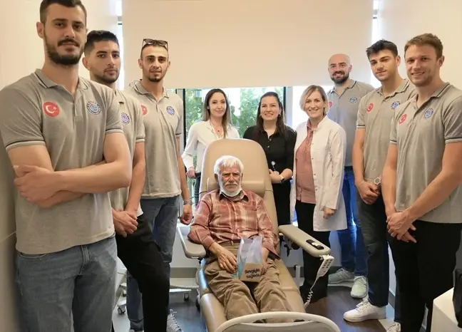 Arkas Spor, onkoloji hastalarını ziyaret etti