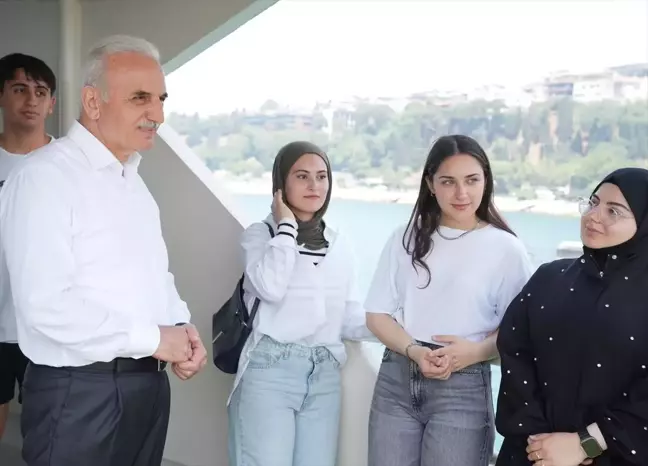 Ümraniye Belediye Başkanı İsmet Yıldırım, lise öğrencileriyle Boğaz turu yaptı