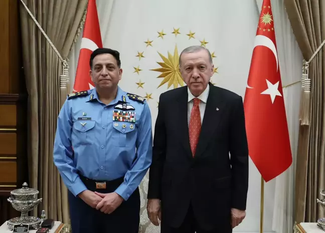 Erdoğan, Pakistan Hava Kuvvetleri Komutanı Sidhu'yu Kabul Etti