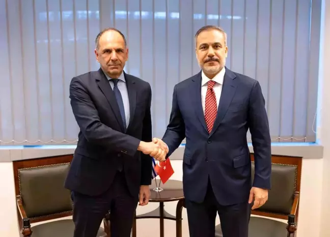Hakan Fidan, NATO Toplantısında Yunanistan Dışişleri Bakanı ile Görüştü