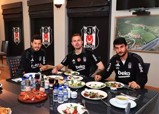 Beşiktaş Başkanı Serdal Adalı, Teknik Heyet ve Futbolcularla Bir Araya Geldi