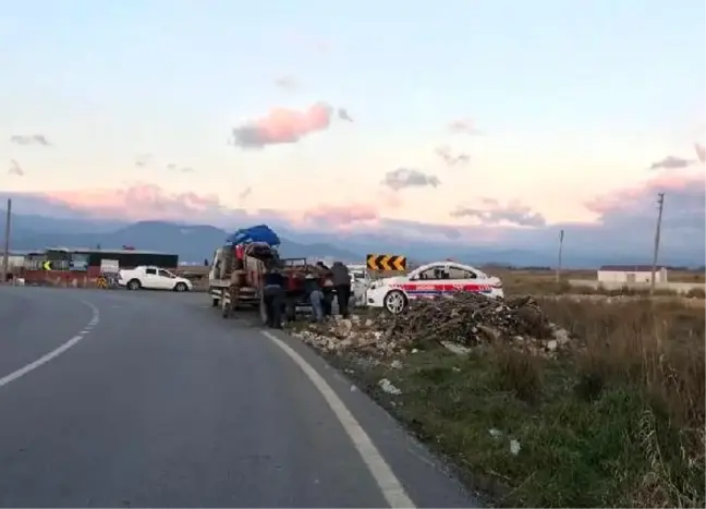 Devrilen traktörün altında kalan sürücü öldü