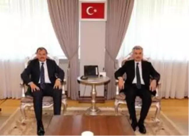 Hakan Çavuşoğlu'ndan Danıştay Başkanı Zeki Yiğit'e