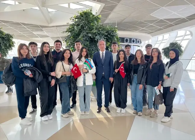 Azerbaycanlı Öğrenciler Ankara'ya Gitti