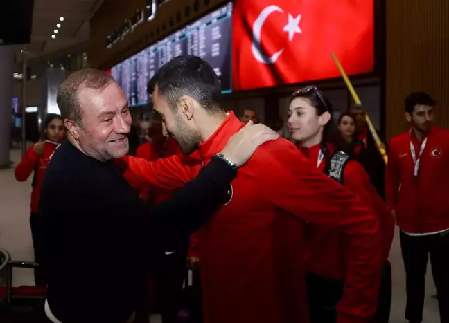 Fransa'da düzenlenen 2024 Virtus Dünya Salon Atletizm Şampiyonası'nda 18 madalya kazanan özel sporcular İstanbul'a geldi